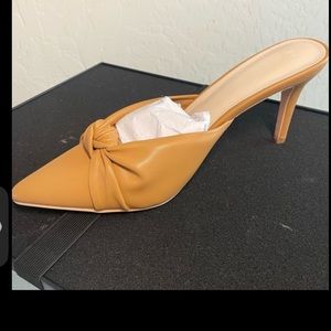 Coutgo slip on low heel 9.5 pointed toe tan New w/out box Classic kitten beige